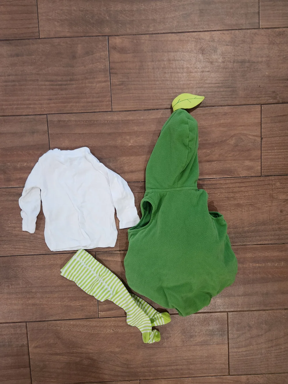 Carter's avocado Halloween costume size  12m